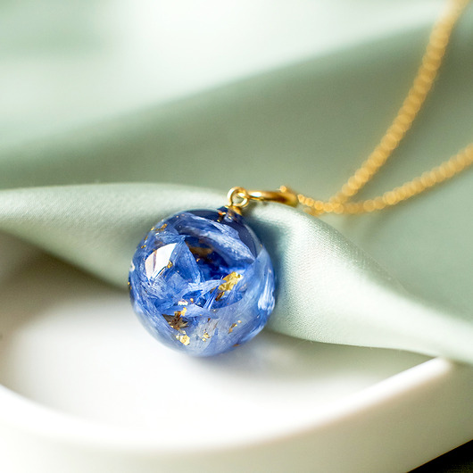 wisiory Wisiorek z płatkami bławatka