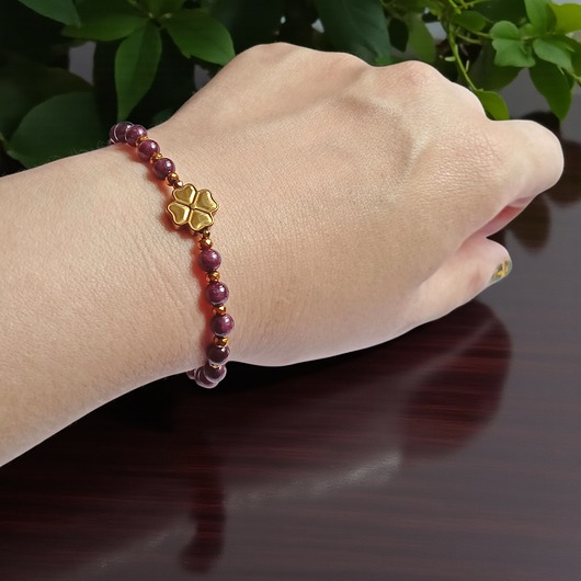 bransoletki z kamieni naturalnych Na szczęście : granat, hematyt : czterolistna koniczynka