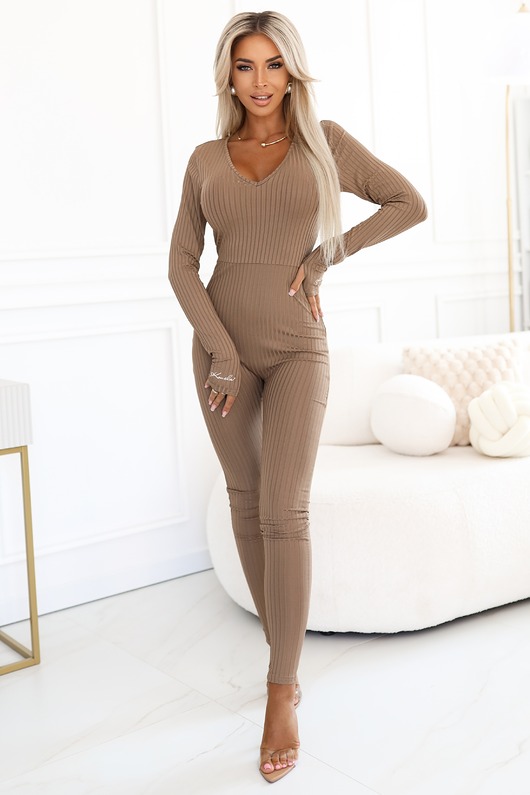 kombinezony damskie 619-1 Wygodny prążkowany kombinezon damski z dekoltem - mocha mousse