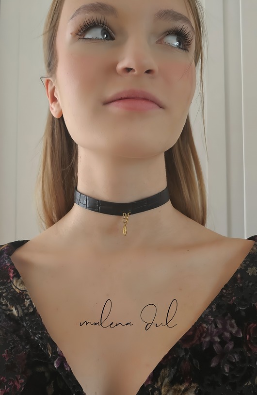 chokery CHOKER skóra naturalna czarna tloczona krokodyl zlota moneta na lancuszku