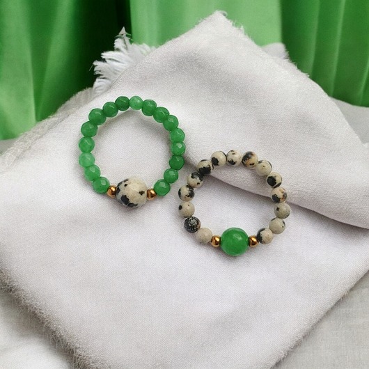 pierścionki elastyczne Zestaw pierścionków : jaspis dalmatyński, jadeit zielony