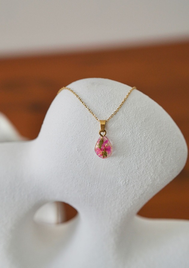 złote naszyjniki Naszyjnik z różową gipsówką