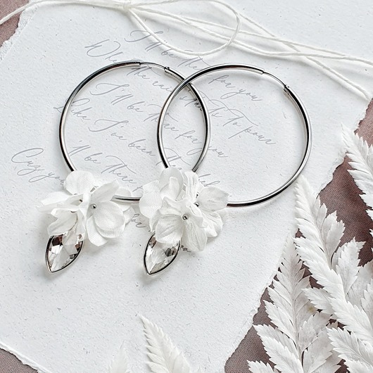 Biżuteria ślubna Kolczyki srebrne koła ślubne z kwiatami SILKY - koła 6cm