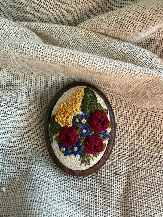 broszki Ręcznie haftowana broszka "Bukiet kwiatów"