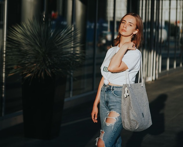 Szara torba z grubo plecionej tkaniny Karolina Audycka