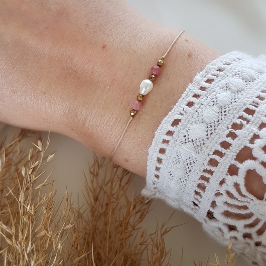beżowa bransoletka z perłą i rodonitem LEI handmade 