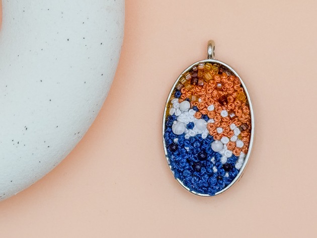 wisiory Medalion Fala z kamieniami naturalnymi  /Seria Kolory Bałtyku