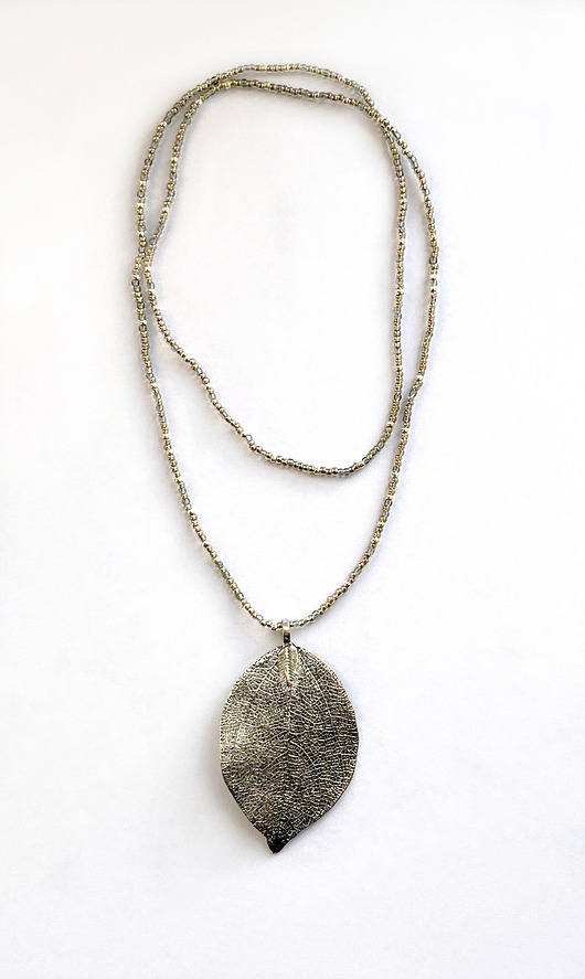 wisiory Naszyjnik liść opalizujący