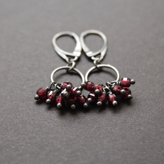 kolczyki z kamieniami Kolczyki cyganeczki z granatami