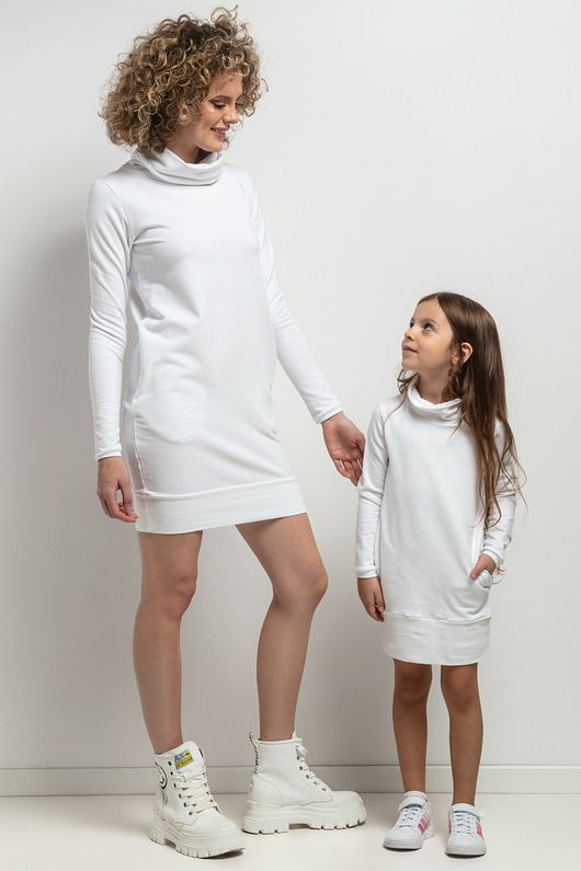 komplety damskie Komplet sukienek z kominem i kieszeniami dla mamy i córki, model 37, biały