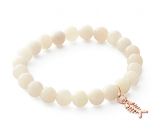 Cream jade with fish pendant. Lavoga