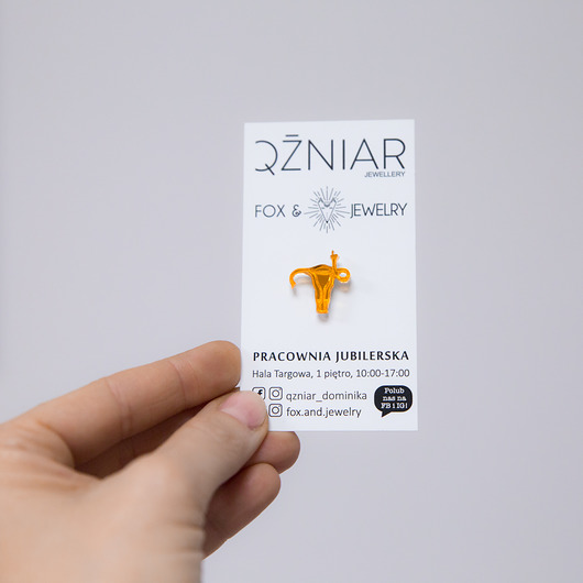 przypinki Pin złota macica