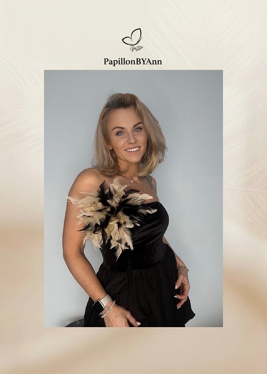 broszki Broszka z piór indyka czarno-beżowa