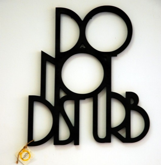 Duży napis dekoracyjny DO NOT DISTURB! Rabose Workshop