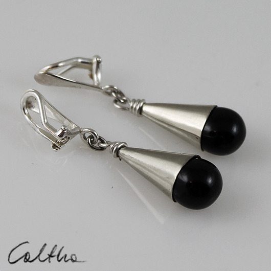 Czarne krople - klipsy Caltha