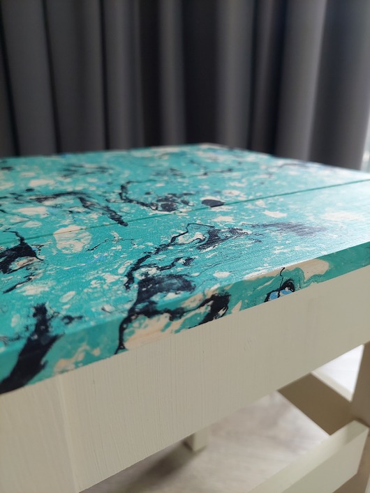 stołki Własnoręcznie malowany handmade taboret w pastelowych kolorach art deco