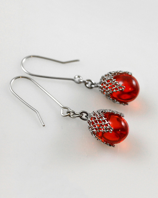 kolczyki wire wrapping Jasnoczerwone w siateczce - kolczyki (lub klipsy)