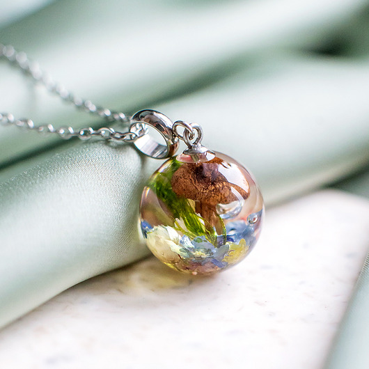 wisiory Naszyjnik z leśną kompozycją