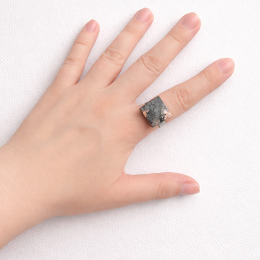 pierścionek z żywicy S A L E :UNIKATOWY pierścień z żywicy INKY COLORS