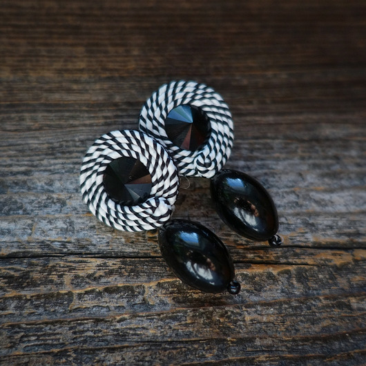 Czarno-białe kolczyki soutache Mró Soutache