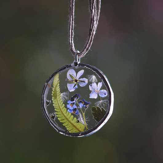 Naszyjnik z suszonymi kwiatami na lnianym sznurku BeArt Handmade