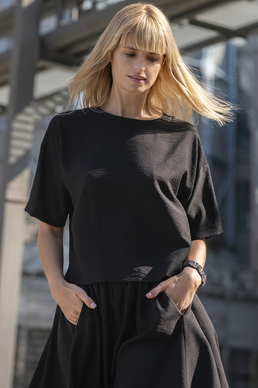 t-shirt damskie Wiskozowy t-shirt oversize - czarny