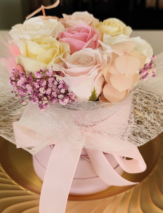 dodatki - różne Flowerbox mydlany na prezent dla mamy chrzestnych świadków