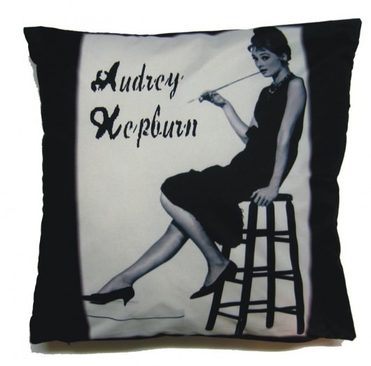 Poduszka z Audrey Hepburn Gaul Designs