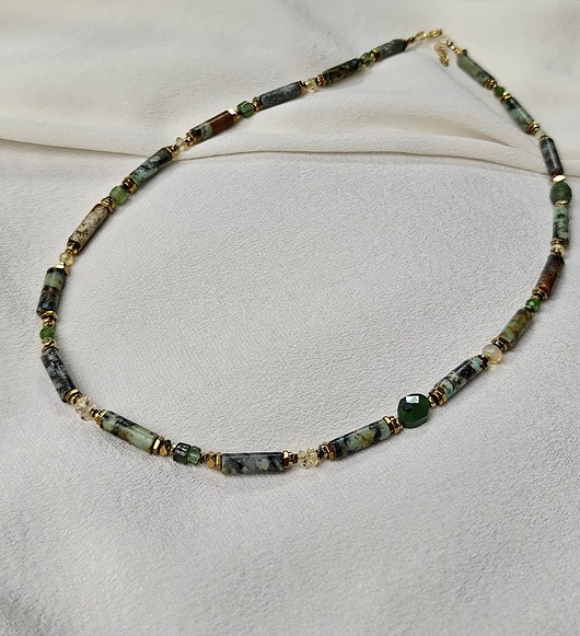 złote naszyjniki Turkus afrykański i wiosenne minerały