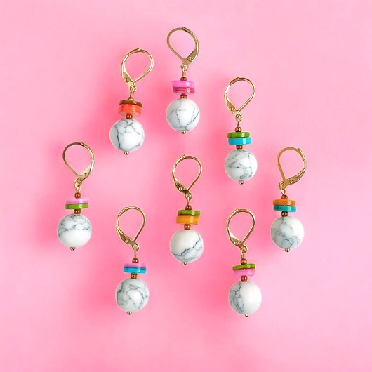 bransoletki z kamieni naturalnych HOT TREND : kolczyki : summer collection : howlit 12mm, kolorowa muszla