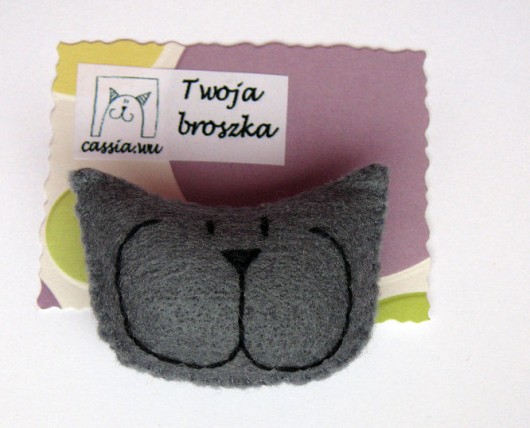 Broszka kotek emelele