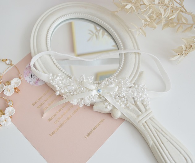 Romantyczna podwiązka zdobiona koralikami ivory Anelis Atelier