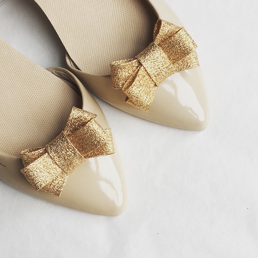 klipsy do butów klipsy do butów złote brokatowe kokardki