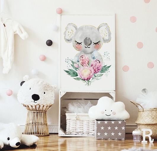 Miś Koala w kwiatach - plakat dla dziecka HOG STUDIO