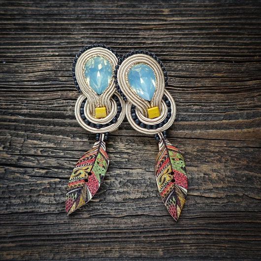 Boho kolczyki soutache z piórkami Mró Soutache