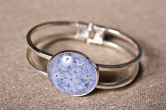 Bransoletka  z niezapominajkami w żywicy So Jewelry