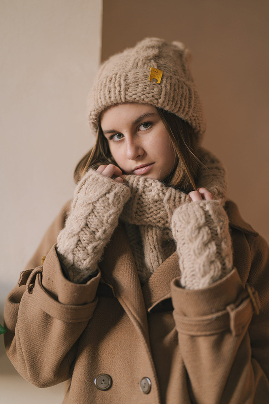 czapki damskie Komplet z alpaki wełniana czapka, komin i mitenki z warkoczami LULLABY