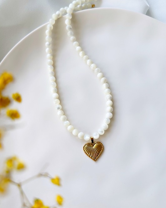 korale Naszyjnik Perłowy ze złotym sercem