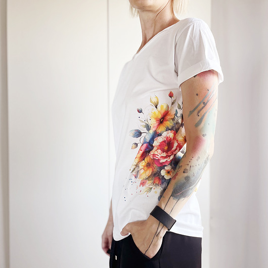 t-shirt damskie Kwiaty na boku Biały Oversize