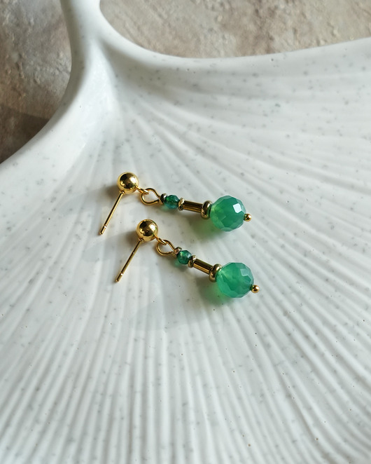 kolczyki z kamieniami Drobne kolczyki z zielonym agatem