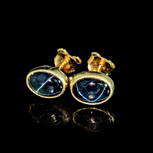 kolczyki złote Szafiry gwiaździste w złocie