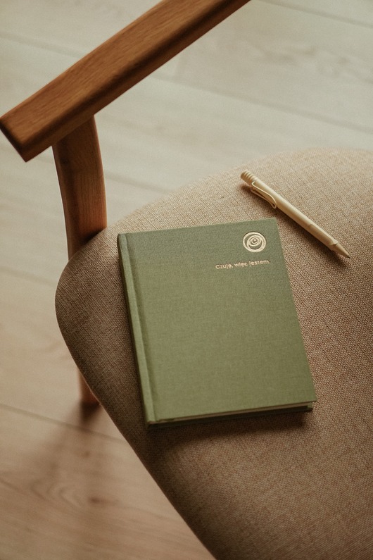 notatniki i albumy Notes w kropki, bullet journal "Czuję, więc jestem" Kojąca Matcha