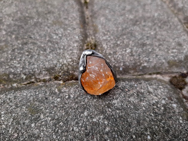 Cytrynek - pierścionek regulowany po drugiej stronie lustra
