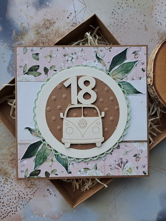 kartki scrapbooking Kartka na 18-stkę dla dziewczyny (w pudełku)