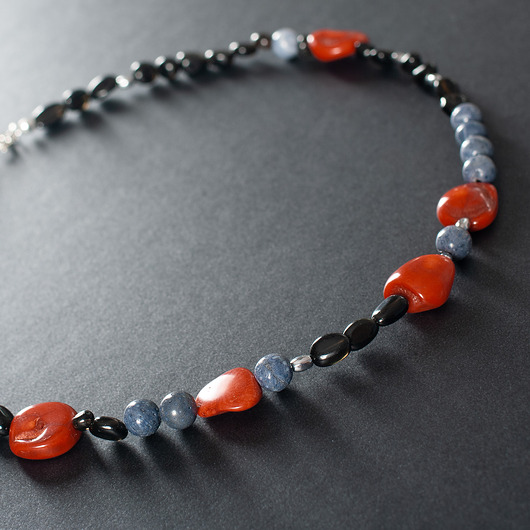kolie Naszyjnik z koralem i obsydianem. [SN11]