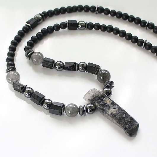 wisiory Kwarc z rutylem, turmalin, hematyt - Kreacja