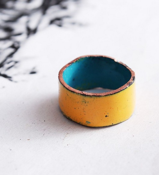 YELLOW RING &#8211; emaliowana obrączka Dorota Oyrzanowska