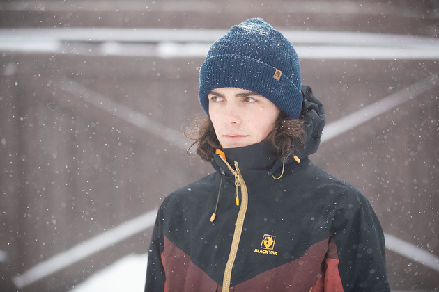 czapki damskie ŁOŚ - gruba wywijana wełniana czapka- granatowy