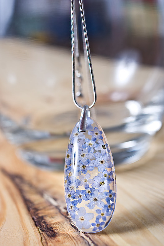 Naszyjnik z niezapominajkami w żywicy So Jewelry