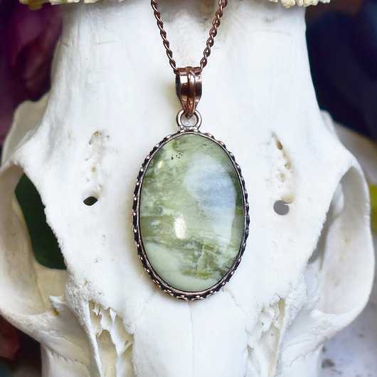 wisiory Miedziany wisiorek z Larsonitem w prostej ozdobnej oprawie